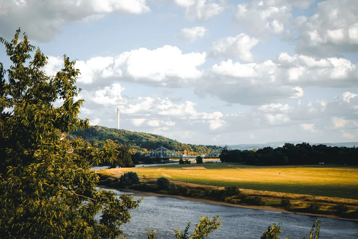 Blaues Wunder bridge with TV tower