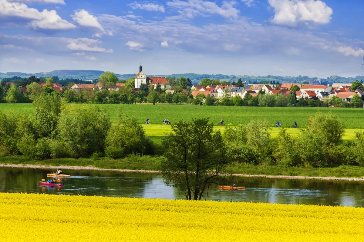 Elbe cycle path and Brockwitz Church
